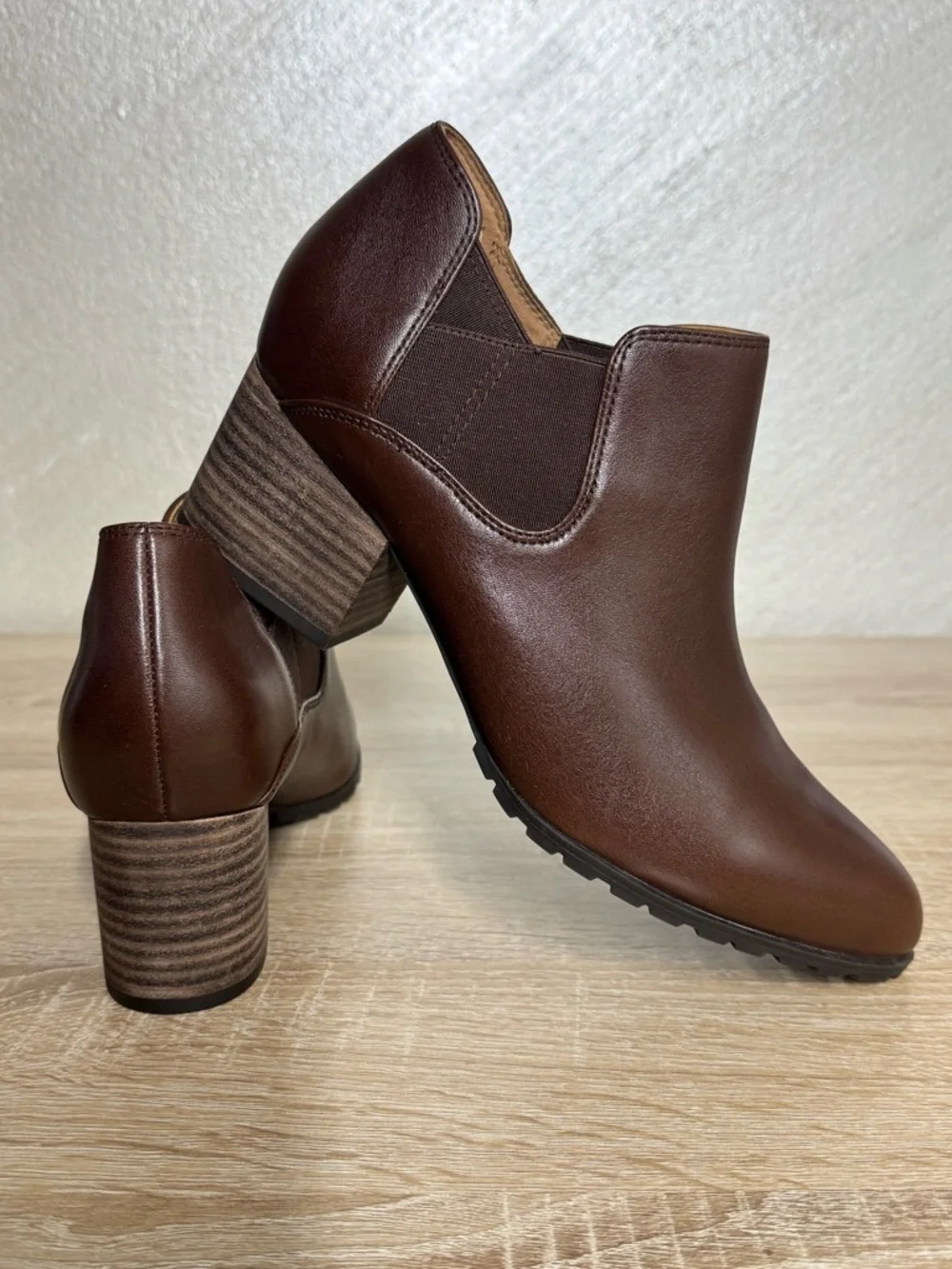 Vionic Belmont Women Size 8.5 Dark Brown Leather Ankle Booties